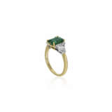 CARTIER EMERALD AND DIAMOND RING - Foto 8