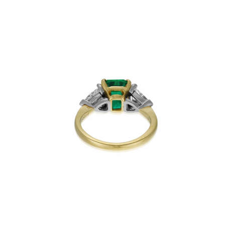 CARTIER EMERALD AND DIAMOND RING - фото 10