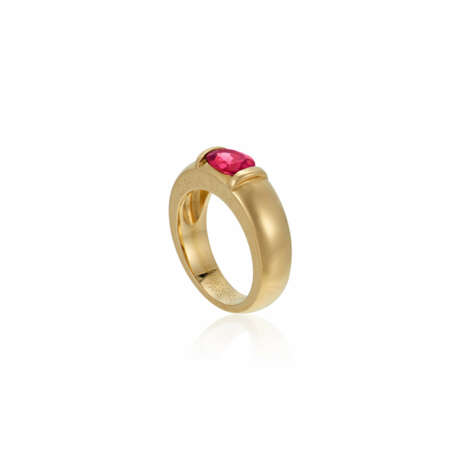 NO RESERVE | CHAUMET PINK TOURMALINE AND GOLD RING AND CHAUMET IOLITE AND GOLD RING - photo 4