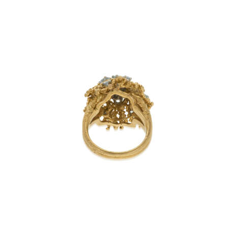 NO RESERVE | BOUCHERON EMERALD, SAPPHIRE AND DIAMOND EARRINGS AND BOUCHERON DIAMOND AND GOLD RING - photo 7