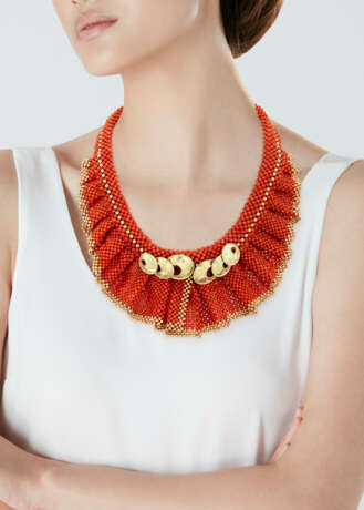 NO RESERVE | CORAL BEAD, DIAMOND AND GOLD NECKLACE - photo 2
