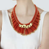 NO RESERVE | CORAL BEAD, DIAMOND AND GOLD NECKLACE - Foto 2