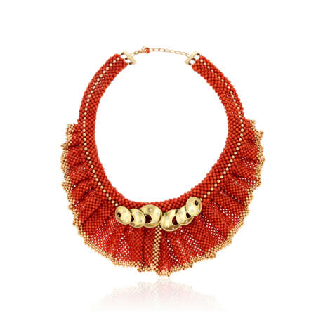 NO RESERVE | CORAL BEAD, DIAMOND AND GOLD NECKLACE - Foto 3