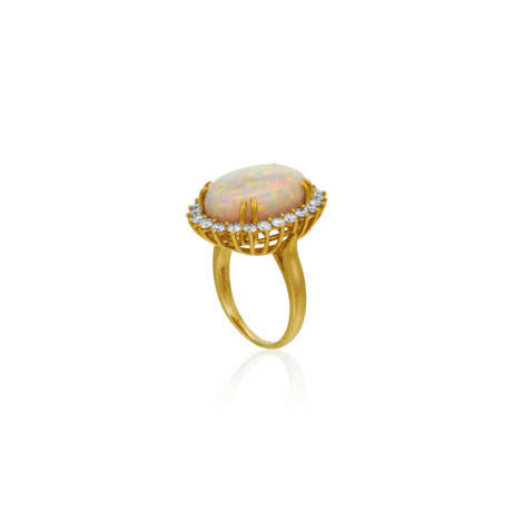 NO RESERVE | TIFFANY & CO. OPAL AND DIAMOND RING - Foto 3