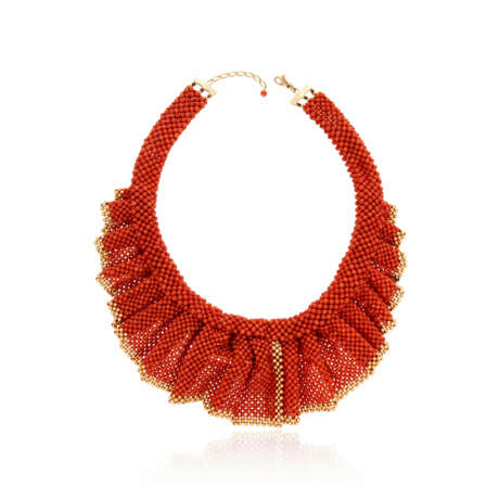 NO RESERVE | CORAL BEAD, DIAMOND AND GOLD NECKLACE - photo 4