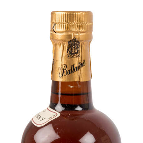 BALLANTINE'S blended 'very old' Scotch Whisky, 30 years - photo 3