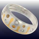 Ring: breiter, ausgefallener Bicolor-Goldschmiedering mit weißen und farbigen Brillanten, Handarbeit, 950er Platin, neuwertig - фото 1