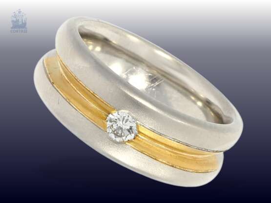 Ring: sehr solide gefertigter Bicolor-Goldschmiedering mit Brillant, Handarbeit aus 950er Platin, neuwertig - фото 1
