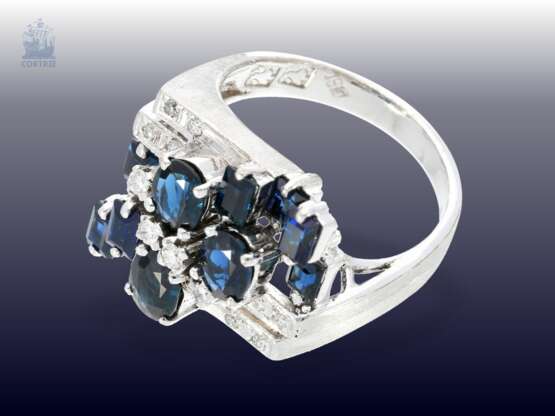 Ring: weißgoldener, ausgefallen gefertigter vintage Designer-Goldschmiedering mit Saphir- und Diamantbesatz - Foto 2