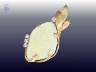 Brosche: hochwertige und dekorative Goldschmiedebrosche mit besonders großem Opal und feinen Brillanten, neuwertig