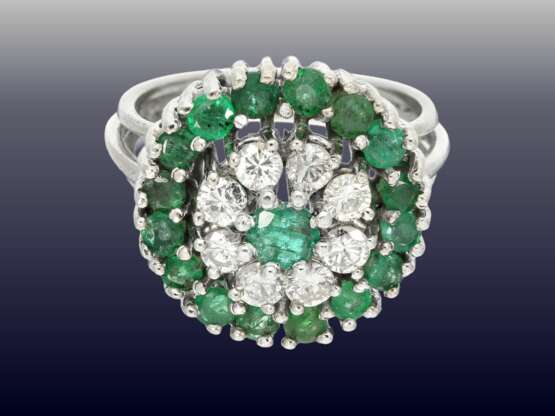 Ring: außergewöhnlicher, dekorativer vintage Smaragd/Brillant-Goldschmiedering - photo 1