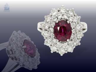 Ring: weißgoldener, dekorativer und sehr wertvoller vintage Rubin/Brillant-Blütenring, ca.3,82ct