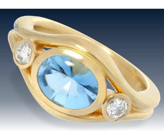 Ring: moderner, massiver und außergewöhnlich gearbeiteter Aquamarin/Brillant-Goldschmiedering von herausragender Qualität - фото 1