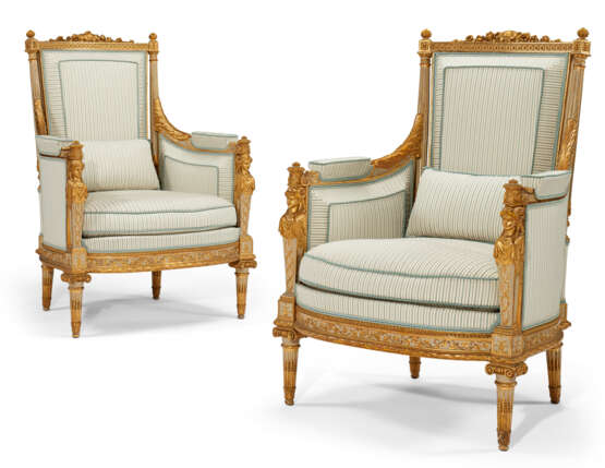 A PAIR OF FRENCH GILTWOOD AND GREY-PAINTED BERGERES - фото 1