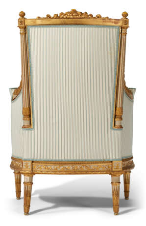 A PAIR OF FRENCH GILTWOOD AND GREY-PAINTED BERGERES - photo 3
