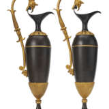 A PAIR OF RESTAURATION ORMOLU AND PAINTED BRONZE EWERS - фото 5