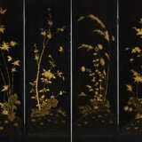 A CHINESE EXPORT BLACK AND GILT LACQUER SIX-PANEL SCREEN - фото 2