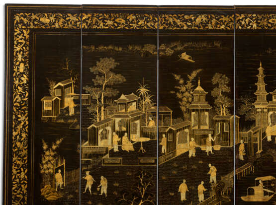 A CHINESE EXPORT BLACK AND GILT LACQUER SIX-PANEL SCREEN - photo 3