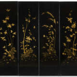 A CHINESE EXPORT BLACK AND GILT LACQUER SIX-PANEL SCREEN - Foto 5