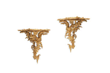 A PAIR OF GEORGE III STYLE GILTWOOD WALL BRACKETS