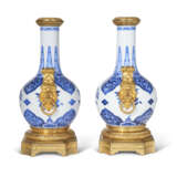 A PAIR OF FRENCH ORMOLU-MOUNTED CHINESE BLUE AND WHITE VASES - фото 4