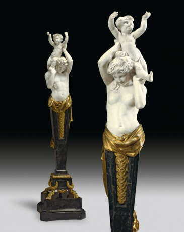 A MONUMENTAL PAIR OF AMERICAN ORMOLU-MOUNTED WHITE AND PORTOR MARBLE TORCHERES - Foto 1