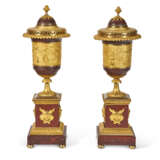 A PAIR OF DIRECTOIRE ORMOLU AND ROUGE GRIOTTE MARBLE URNS - фото 2