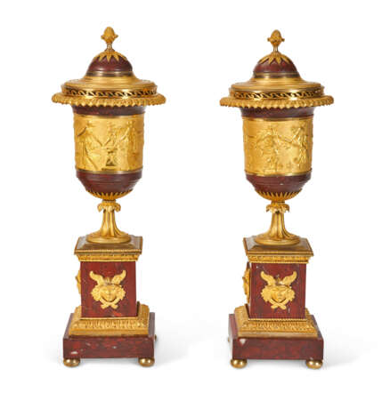 A PAIR OF DIRECTOIRE ORMOLU AND ROUGE GRIOTTE MARBLE URNS - photo 3