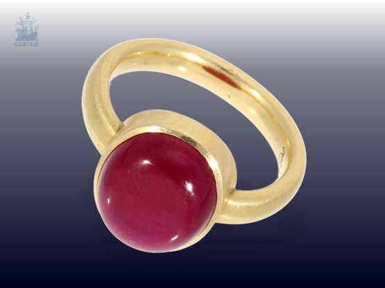 Ring: attraktiver, solider Goldschmiedering mit großem Rubin von ca. 7ct - фото 1