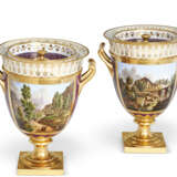 A PAIR OF SEVRES PORCELAIN TOPOGRAPHICAL PURPLE AND GOLD GROUND ICE PAILS, COVERS AND LINERS (GLACIERE VASE B) - Foto 2