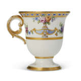 A SEVRES PORCELAIN ICE-CUP FROM THE SERVICE FOR MADAME DU BARRY (TASSE A GLACE) - Foto 2