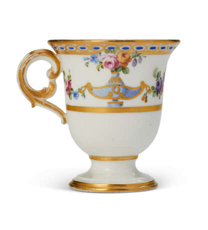 A SEVRES PORCELAIN ICE-CUP FROM THE SERVICE FOR MADAME DU BARRY (TASSE A GLACE) - Foto 2