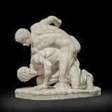 A WHITE MARBLE GROUP OF THE WRESTLERS - Foto 3