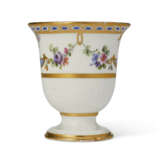 A SEVRES PORCELAIN ICE-CUP FROM THE SERVICE FOR MADAME DU BARRY (TASSE A GLACE) - Foto 4