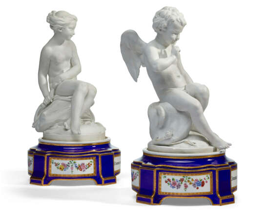 A PAIR OF SEVRES BISCUIT PORCELAIN MODELS OF CUPID AND PSYCHE ON 'BLEAU NOUVEAU' STANDS - фото 2
