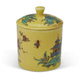 A SAINT CLOUD PORCELAIN YELLOW-GROUND POMADE POT AND COVER - photo 3