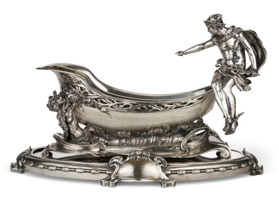 A GERMAN SILVER CENTERPIECE BOWL AND MIRROR PLATEAU - фото 2