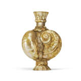A MATCHED PAIR OF GUJARAT SHELL FLASKS - Foto 4