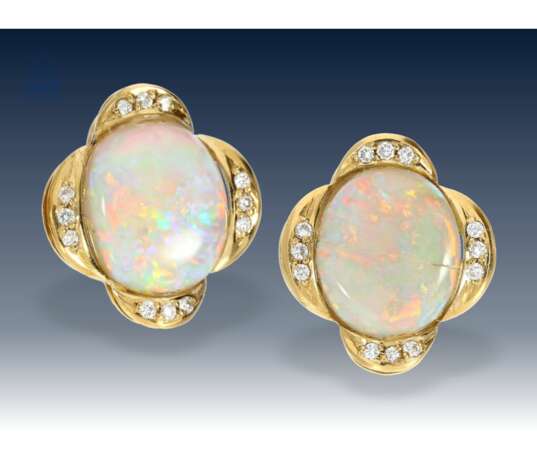Ohrschmuck: ausgesprochen schöne und ehemals sehr teure Opal/Brillant-Ohrclips, inklusive Wertgutachten - фото 1