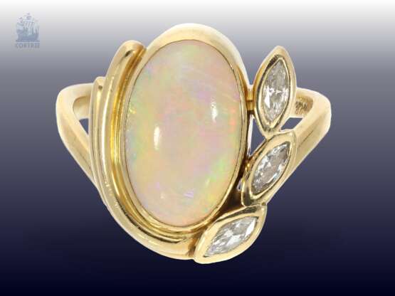 Ring: massiver Designer-Goldschmiedering mit einem Opal und Diamanten - фото 1