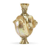 A MATCHED PAIR OF GUJARAT SHELL FLASKS - фото 10