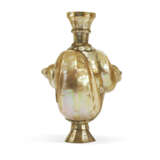 A MATCHED PAIR OF GUJARAT SHELL FLASKS - фото 12