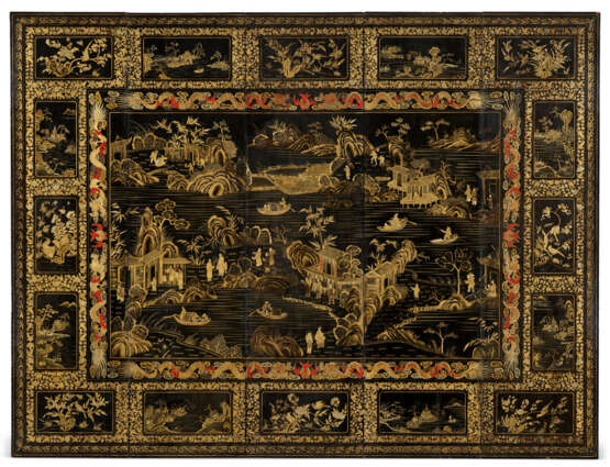 A CHINESE EXPORT BLACK AND GILT LACQUER FIVE-PANEL SCREEN - фото 1