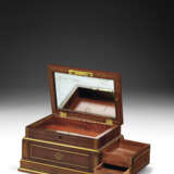 A GERMAN BRASS-MOUNTED MAHOGANY AMARANTH AND PARQUETRY BOX - фото 3