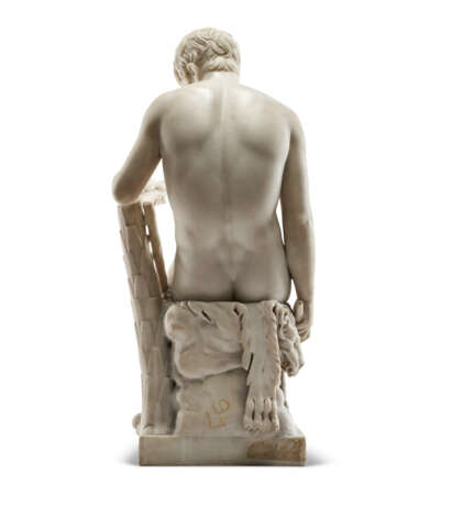 A CONTINENTAL CARVED MARBLE FIGURE OF HERCULES - Foto 4