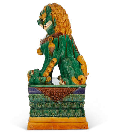 A MASSIVE PAIR OF CHINESE CERAMIC BUDDHIST LIONS ON STANDS - фото 6