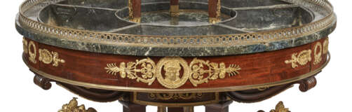 A LARGE FRENCH ORMOLU-MOUNTED MAHOGANY DOUBLE-TIER JARDINIERE - Foto 5