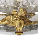 A LARGE FRENCH ORMOLU AND CUT-CRYSTAL CENTERPIECE - Foto 4