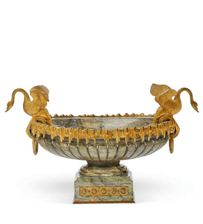 A FRENCH ORMOLU-MOUNTED MARBLE CENTERPIECE - Foto 3