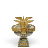 A FRENCH ORMOLU-MOUNTED MARBLE CENTERPIECE - Foto 4